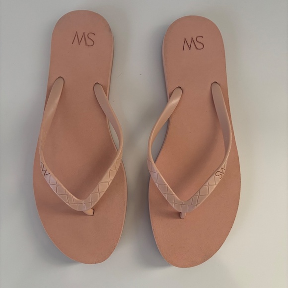 STUART WEITZMAN Embossed Flip Flop In Poudre - Picture 11 of 13